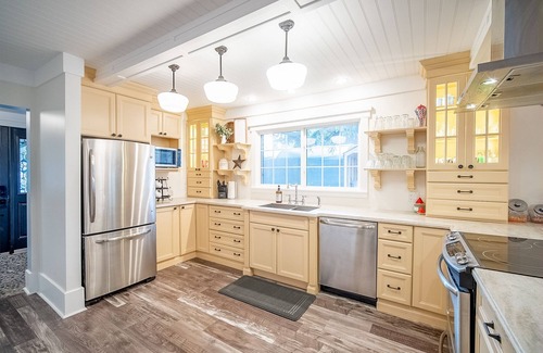 Westerose Cabaña | Escape to Pigeon Lake/2BR Refuge