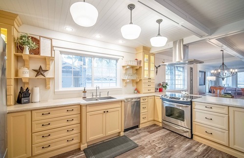 Westerose Cabaña | Escape to Pigeon Lake/2BR Refuge