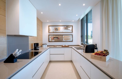 Vila Nova De Cacela Apartamento | Escape to luxury in the Monte Rei 3-Bedroom Penthouse Apartment with a communal heated pool and stunning views