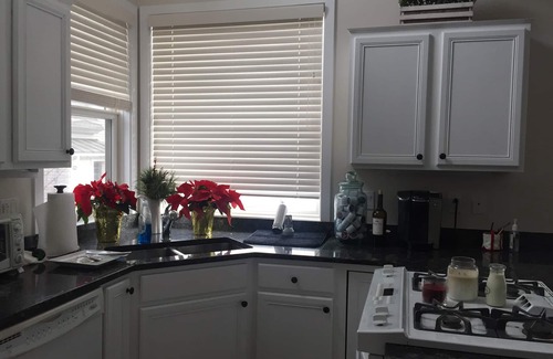 West Hartford Condominio | Escape a Quechee Por esquí, golf, Piscina! Familia y mascotas!