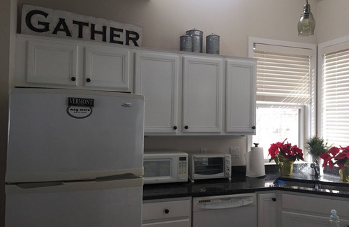 West Hartford Condominio | Escape a Quechee Por esquí, golf, Piscina! Familia y mascotas!