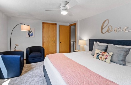 Maple Grove Casa | Escape to Quiet Garden Retreat in Maple Grove - 5BR, Sauna, Fitness Room & More!