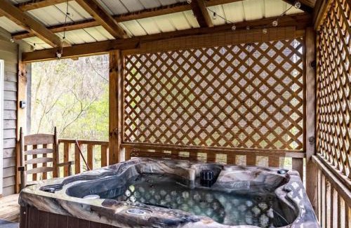 Townsend Casa | Escape to Relaxation with Dog Frienly & Hot Tub