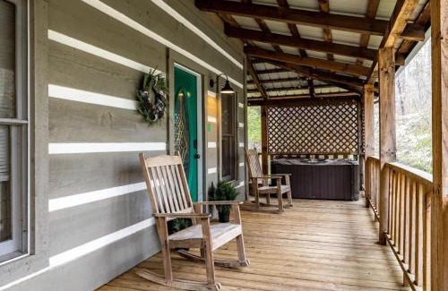 Townsend Casa | Escape to Relaxation with Dog Frienly & Hot Tub