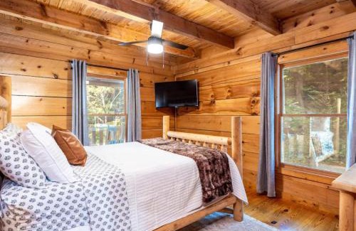 Townsend Casa | Escape to Relaxation with Dog Frienly & Hot Tub
