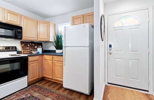 Lewes Condominio | Escape to Robin's Nest!