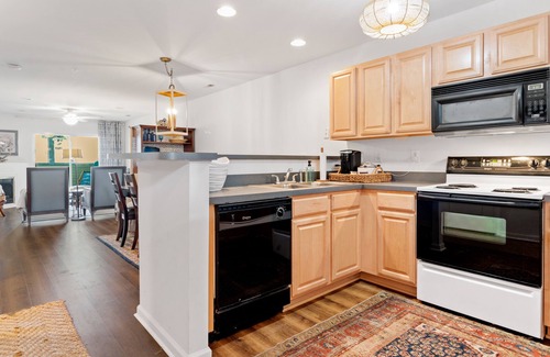 Lewes Condominio | Escape to Robin's Nest!