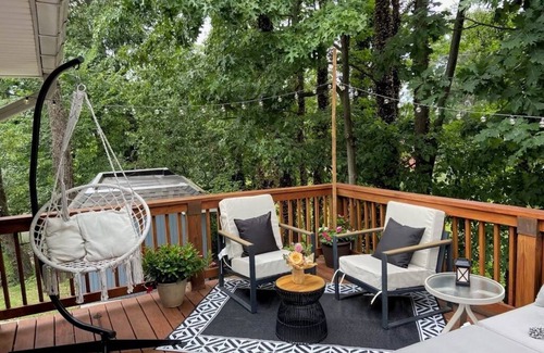 Rose Hill Casa | Escape to Serenity: Spacious 4 Bedroom Oasis, Steps from Old Town & DC!