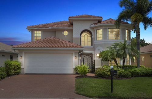 Estero Casa | ESCAPE TO SUNNY FLORIDA!!!