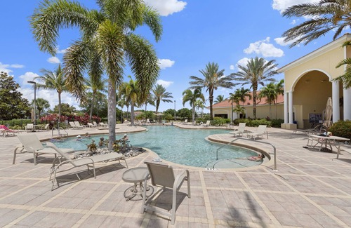 Estero Casa | ESCAPE TO SUNNY FLORIDA!!!