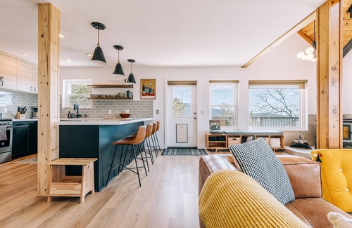 Pine Cove Casa | Escape to Tranquility: Views & Modern Amenities
