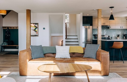 Pine Cove Casa | Escape to Tranquility: Views & Modern Amenities
