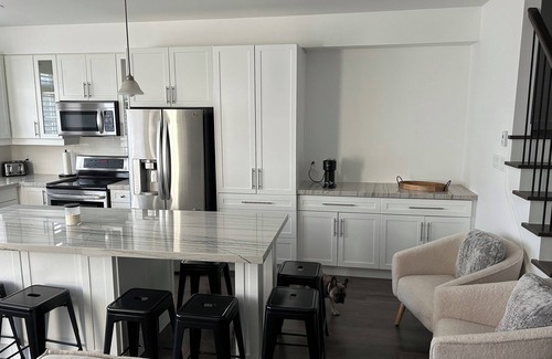 The Blue Mountains Casa | Escape to the Blue Mountains steps away from beaches, golf, biking, and more!!