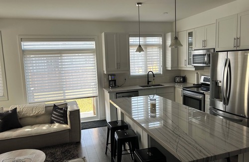 The Blue Mountains Casa | Escape to the Blue Mountains steps away from beaches, golf, biking, and more!!