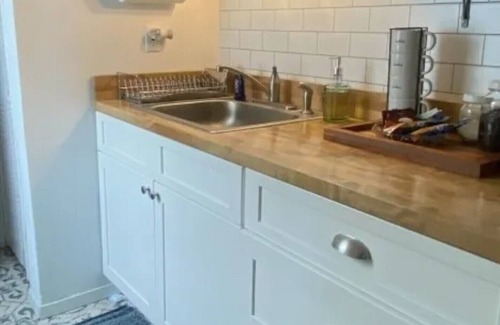 Highlands Casa | Escape to the charming seaside town of Highlands, New Jersey to a cozy Bungalow