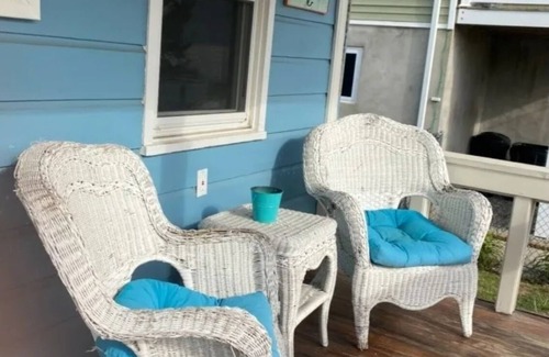 Highlands Casa | Escape to the charming seaside town of Highlands, New Jersey to a cozy Bungalow