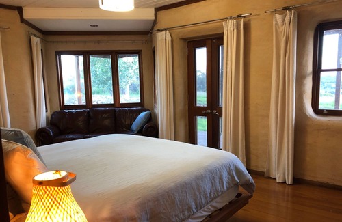Invergowrie Otro | Escape to the country in a strawbale home