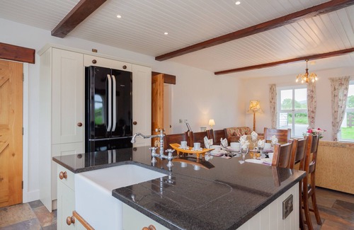 Newry Casa | Escape to the Country - Beautiful mountain views & private hot tub
