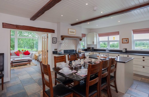 Newry Casa | Escape to the Country - Beautiful mountain views & private hot tub