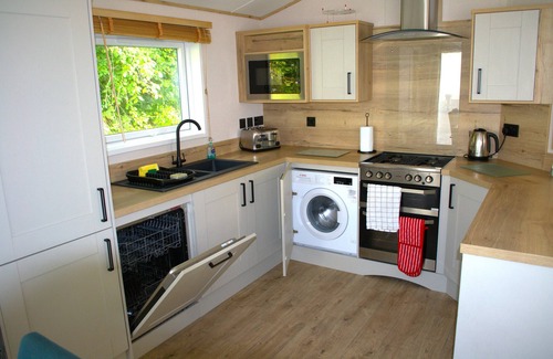 Paignton Cabina | Escape to the English Riviera: Luxury Lodge at Hoburne Devon Bay