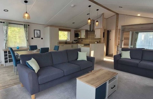 Paignton Cabina | Escape to the English Riviera: Luxury Lodge at Hoburne Devon Bay