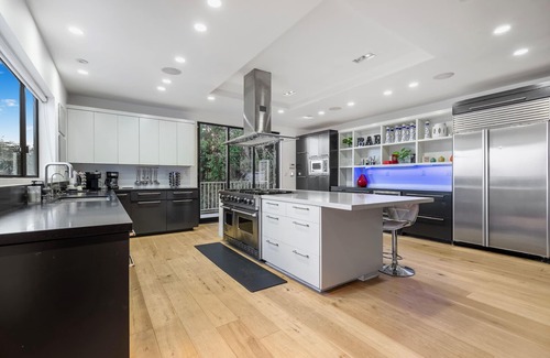 Hollywood Hills West Villa | "Escape to the Hollywood Hills: Luxurious Retreat with Stunning Panoramic Views"