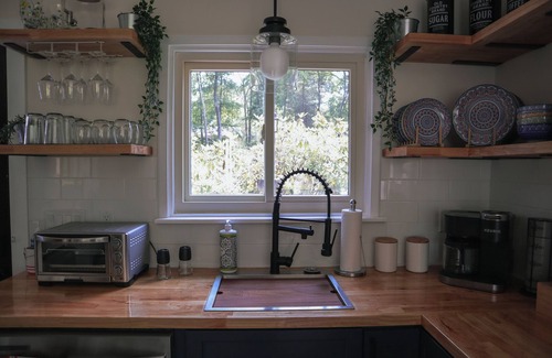 Putnam Valley Casa | Escape to the lake! 3BR 2 Bath Lake House, 1 Hour North of NYC!