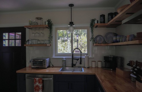 Putnam Valley Casa | Escape to the lake! 3BR 2 Bath Lake House, 1 Hour North of NYC!