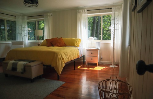 Putnam Valley Casa | Escape to the lake! 3BR 2 Bath Lake House, 1 Hour North of NYC!