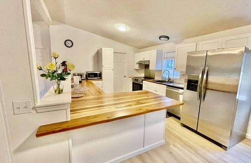 Lakehead-Lakeshore Casa | Escape to the Lake: Relax, Recharge, Reconnect