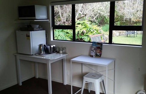 Hikuai Apartamento | Escape to the mountains at Sleeping Giant B&B, Pauanui/Tairua area.