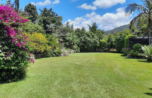Hikuai Apartamento | Escape to the mountains at Sleeping Giant B&B, Pauanui/Tairua area.