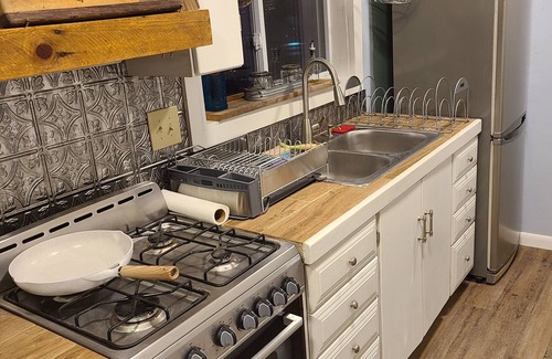 Millers Creek Casa | Escape to the NC Mountainside and stay in this unique Container home