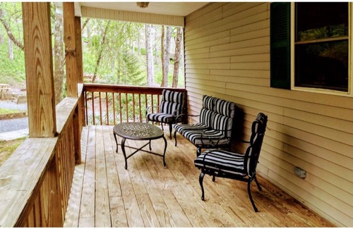 Newland Casa | Escape to The Trees Cabin