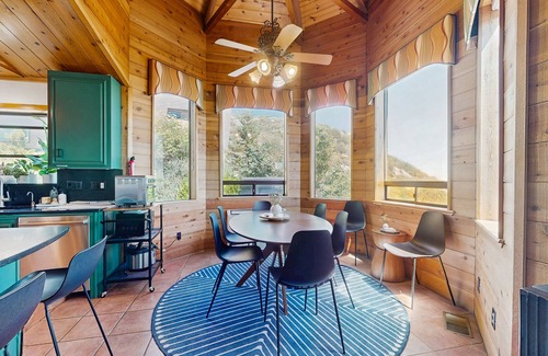 Idyllwild Casa | Escape to the Ultimate Mountain Retreat in Idyllwild: Stunning Views, Cozy Vibes