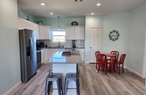 Crystal Beach Casa | Escape to the beach. Pets & kid friendly. Sleeps 14