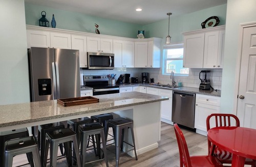 Crystal Beach Casa | Escape to the beach. Pets & kid friendly. Sleeps 14