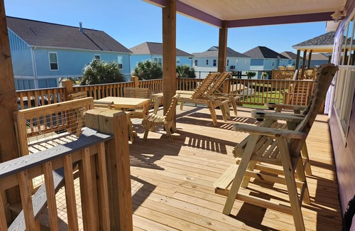 Crystal Beach Casa | Escape to the beach. Pets & kid friendly. Sleeps 14