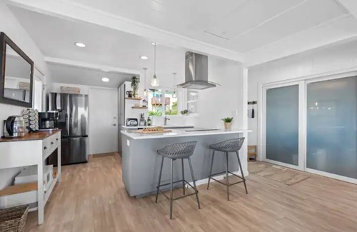Smith River Casa | Escape to "The VUE" A Waterfront Gem with Hot Tub