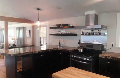 Kutras Casa | Escápate a esta casa de 3 dormitorios en Redding con piscina al aire libre y spa