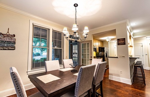 Lake Oconee Condominio | Escape to this Reynolds Lake Oconee two bedroom condo nestled in nature.