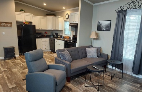Edgewood Casa | Escape to this serene mountain getaway – relax in nature’s beauty. Dogs welcome!