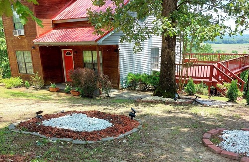 Morris Chapel Casa | Escape to Tranquility: Scenic Tennessee River Cabin Retreat