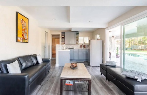 Hillsborough Casa | Escape to Tranquil: Luxury just Moments from San Francisco!