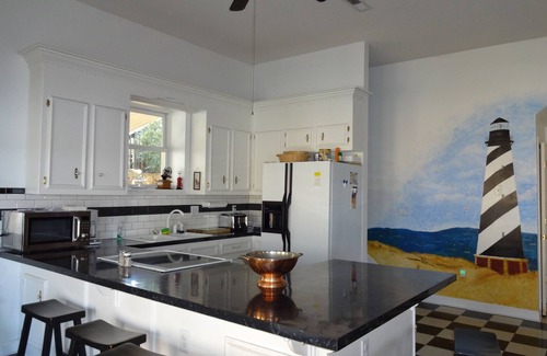 New London Casa | Badin lakefront Escape