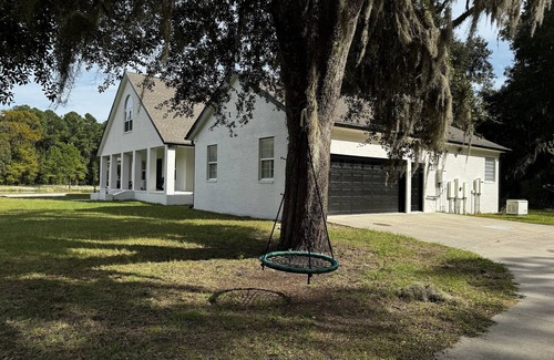 Kingsland Casa | Escape to Tranquility 125 Acre Property with Trails Lake Spacious House Fire Pit