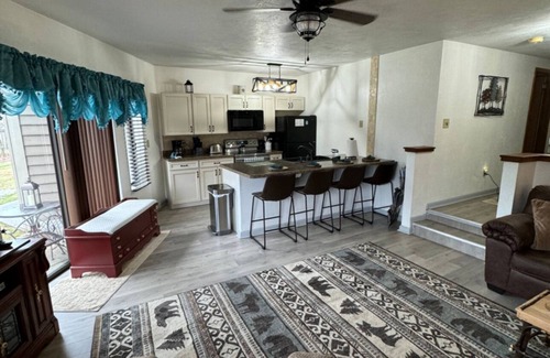 Hidden Valley Condominio | Escape to Tranquility at Mountain Top Condo!