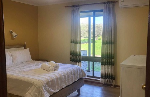 Willunga Otro | Escape to Willunga Farmhouse. Attractions Willunga Market, iconic Wineries