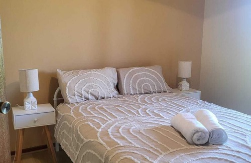 Willunga Otro | Escape to Willunga Farmhouse. Attractions Willunga Market, iconic Wineries