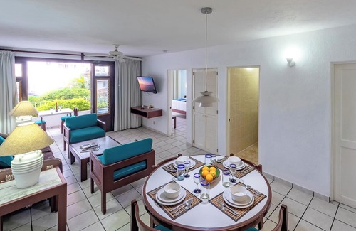 Emiliano Zapata Complejo | Escape to WIVC ALTA VISTA – Spacious 2BR with Charm & Light